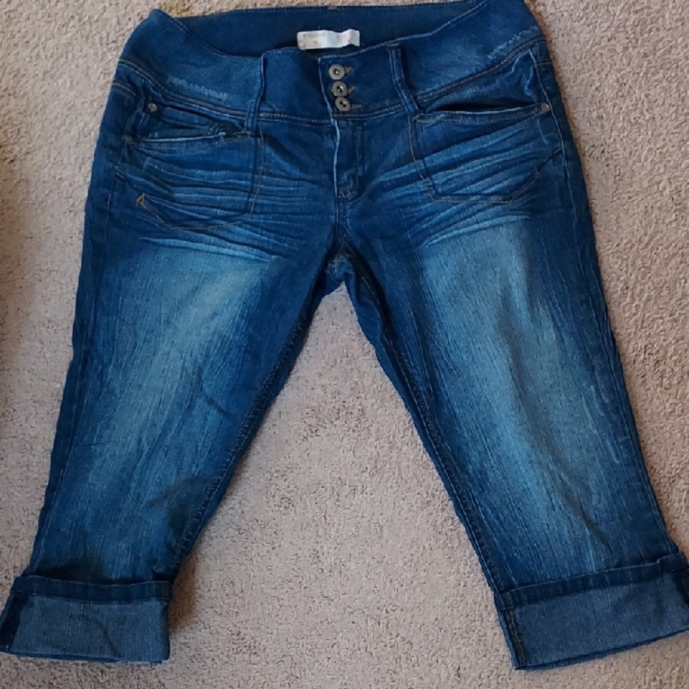 No Boundaries Women's Blue Jeans Capri Style Large Belt Size 13
